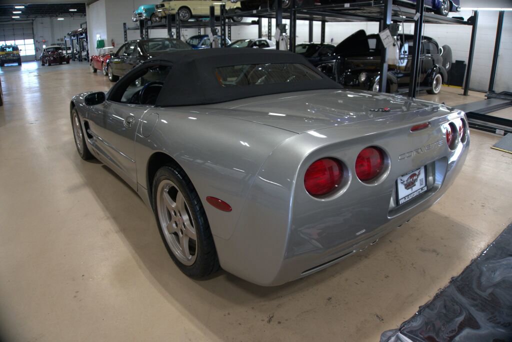Used 2001 Chevrolet Corvette Convertible w/ Preferred Equipment Group2 image 3