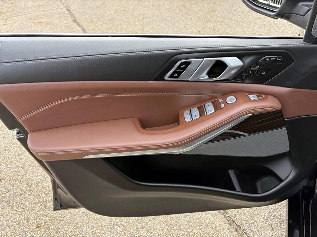 Certified 2025 BMW X7 xDrive40i image 11
