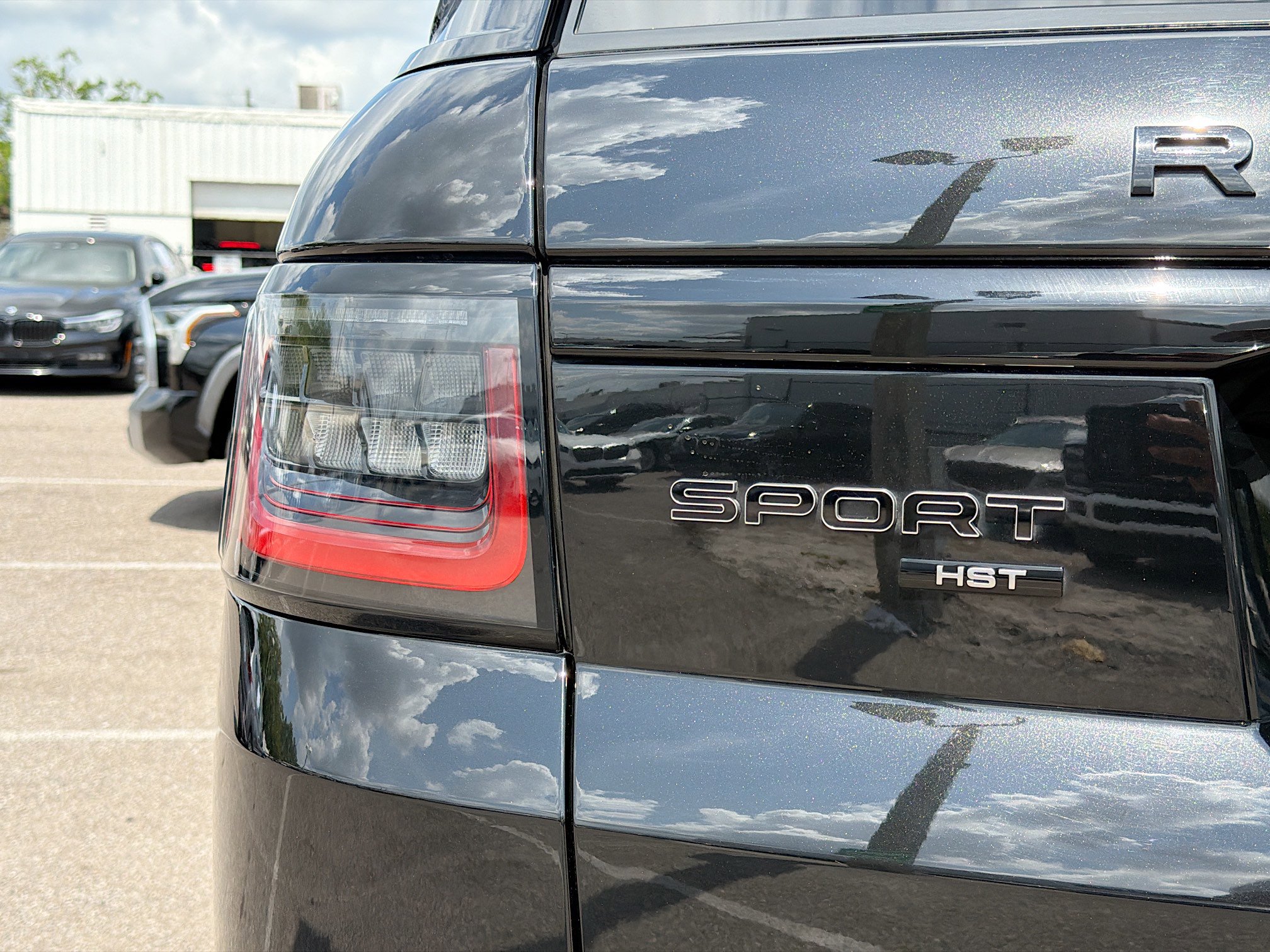 Used 2022 Land Rover Range Rover Sport HST image 10