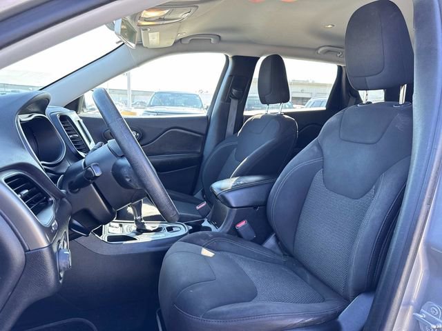 Used 2019 Jeep Cherokee Latitude w/ Popular Appearance Group image 20