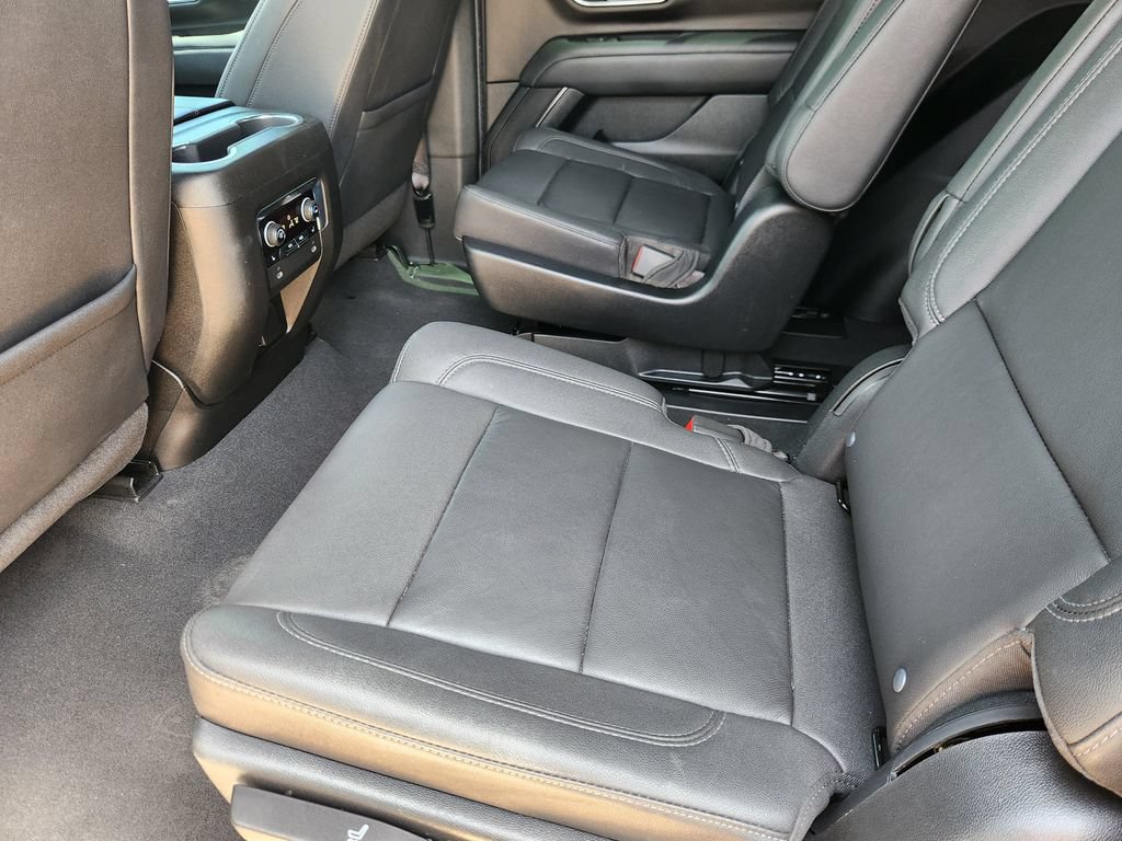 Used 2023 Chevrolet Tahoe Z71 w/ Luxury Package AWD/4WD image 30