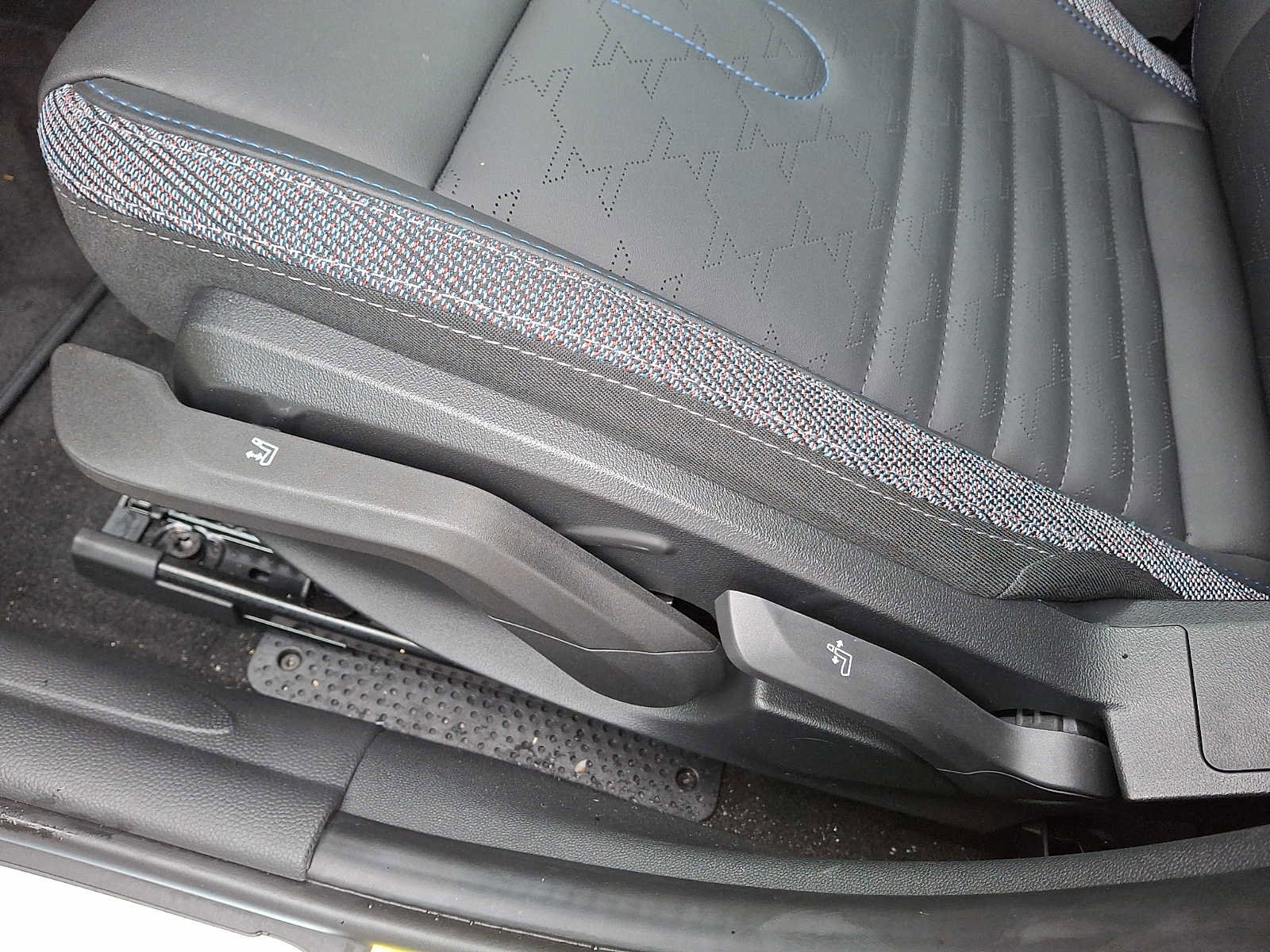 Certified 2025 MINI Cooper S image 11