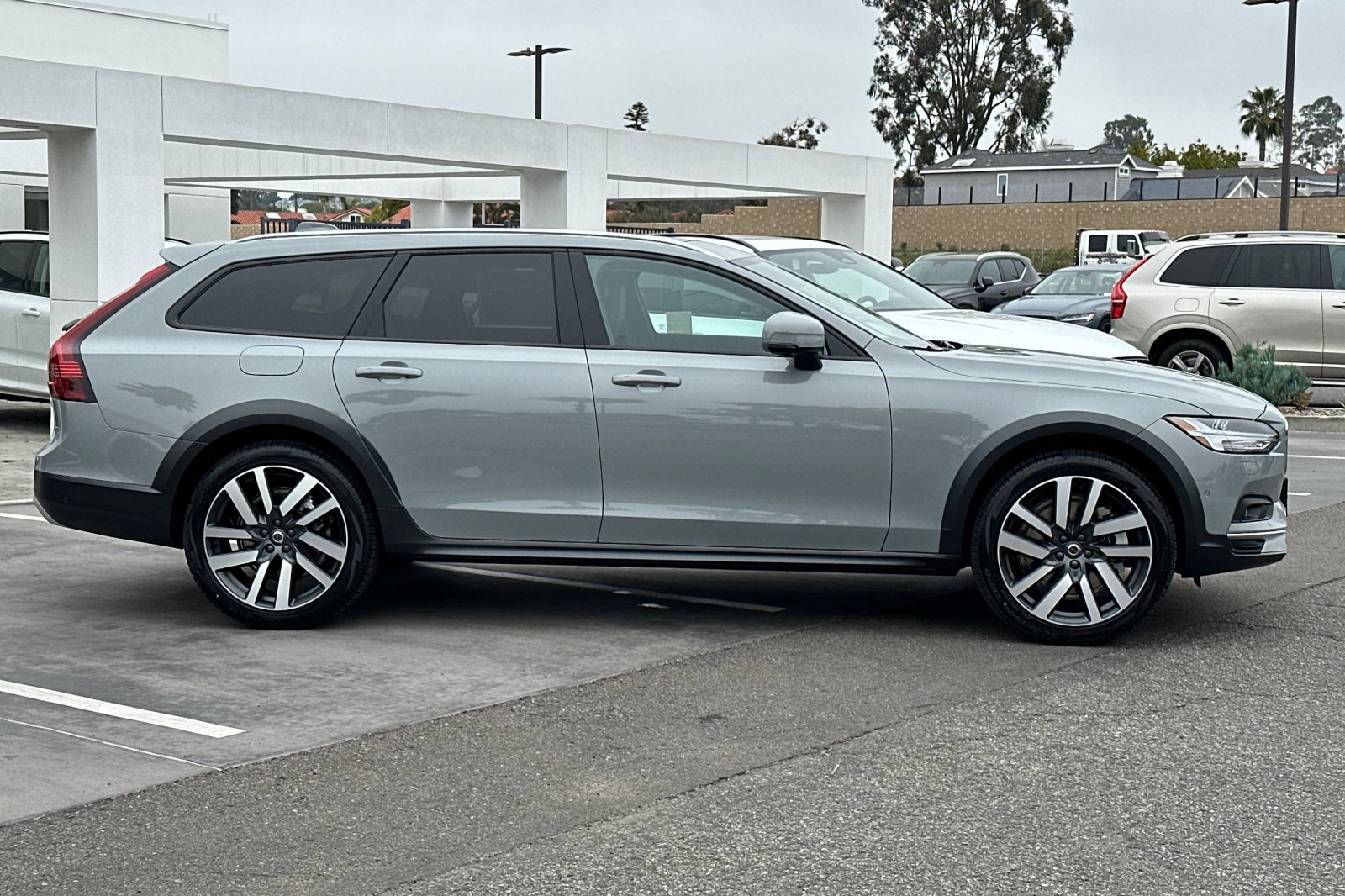 New 2025 Volvo V90 B6 Cross Country Ultra w/ Protection Package Premier image 4