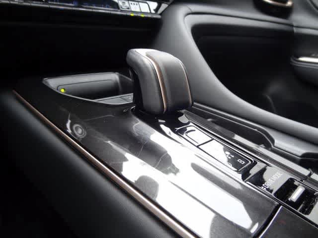Used 2024 Toyota Crown AWD/4WD image 33