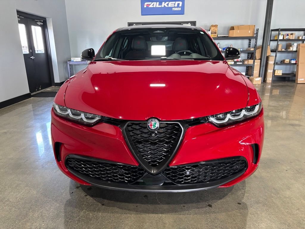 Used 2024 Alfa Romeo Tonale Veloce w/ Active Assist Package AWD/4WD image 2