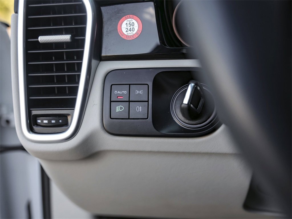 Certified 2023 Porsche Cayenne Platinum Edition image 21