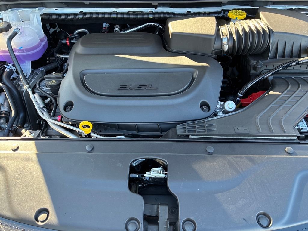 New 2026 Chrysler Pacifica Limited w/ Uconnect Theater Family Group image 23