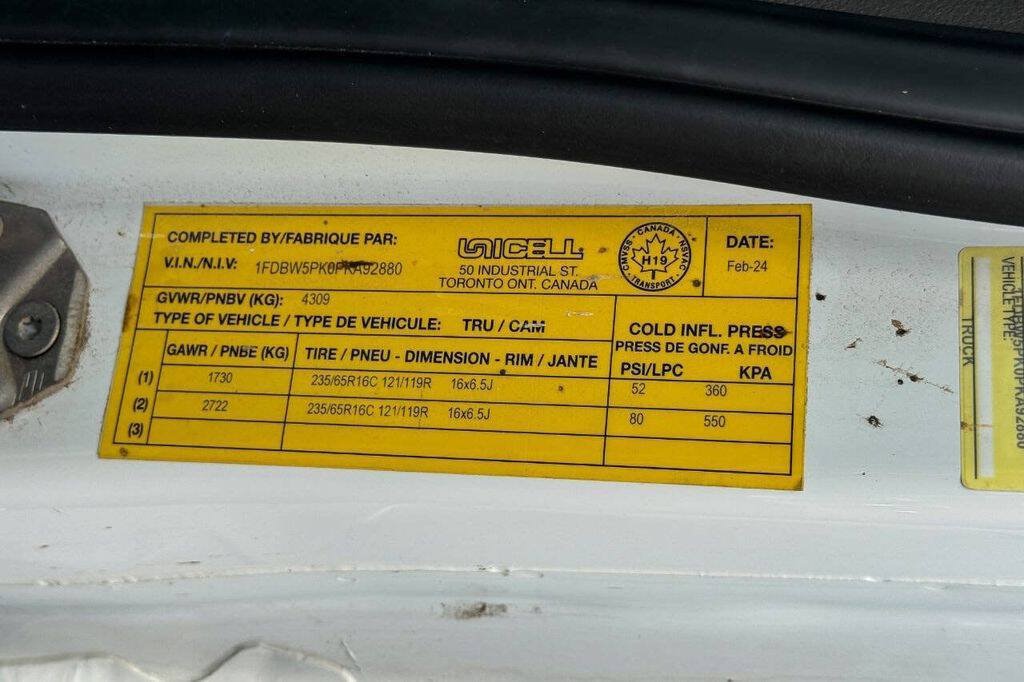 Used 2023 Ford E-Transit RWD image 23