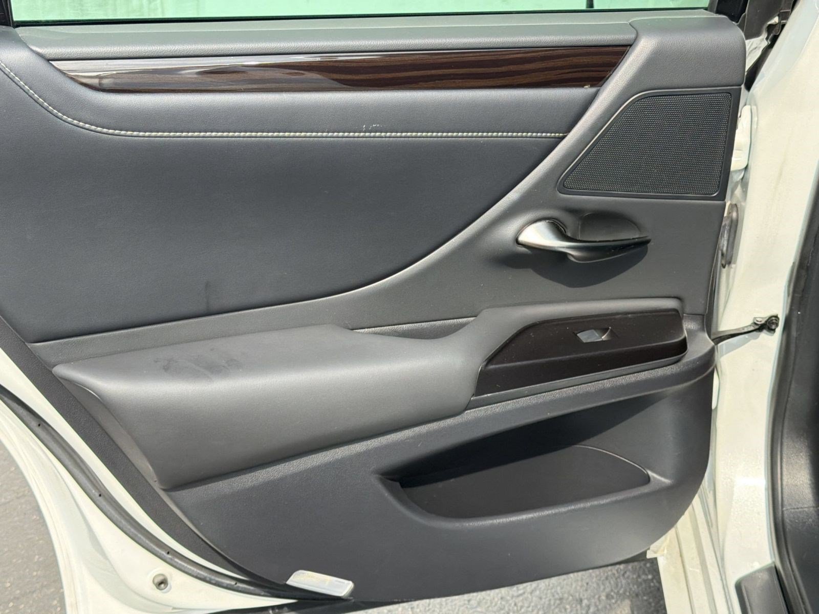 Used 2019 Lexus ES 300h w/ Premium Package FWD image 29