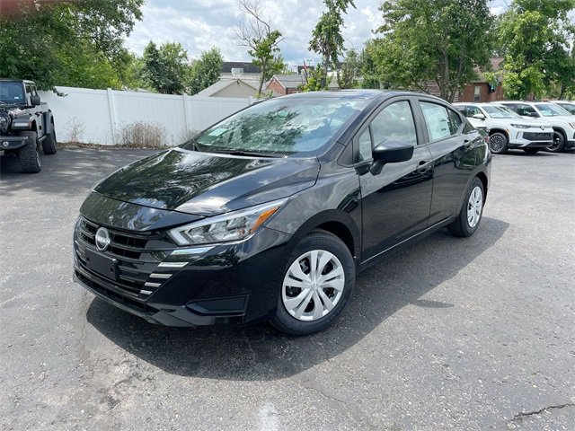 New 2025 Nissan Versa S w/ Trunk Package