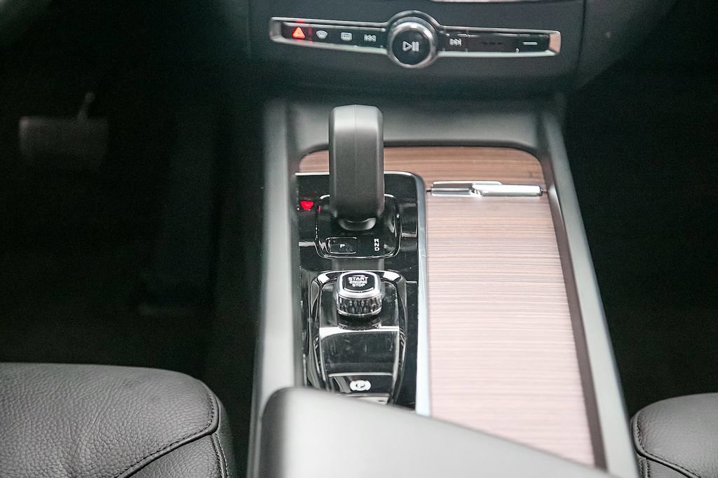 Certified 2024 Volvo XC60 T8 Plus w/ Protection Package Premier AWD/4WD image 28