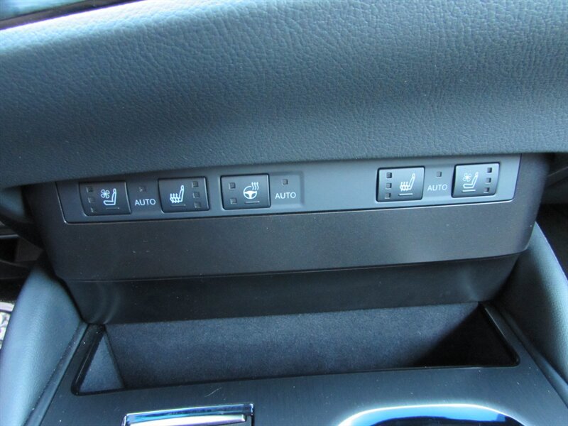 Used 2025 Lexus ES 300h w/ Premium Package FWD image 16