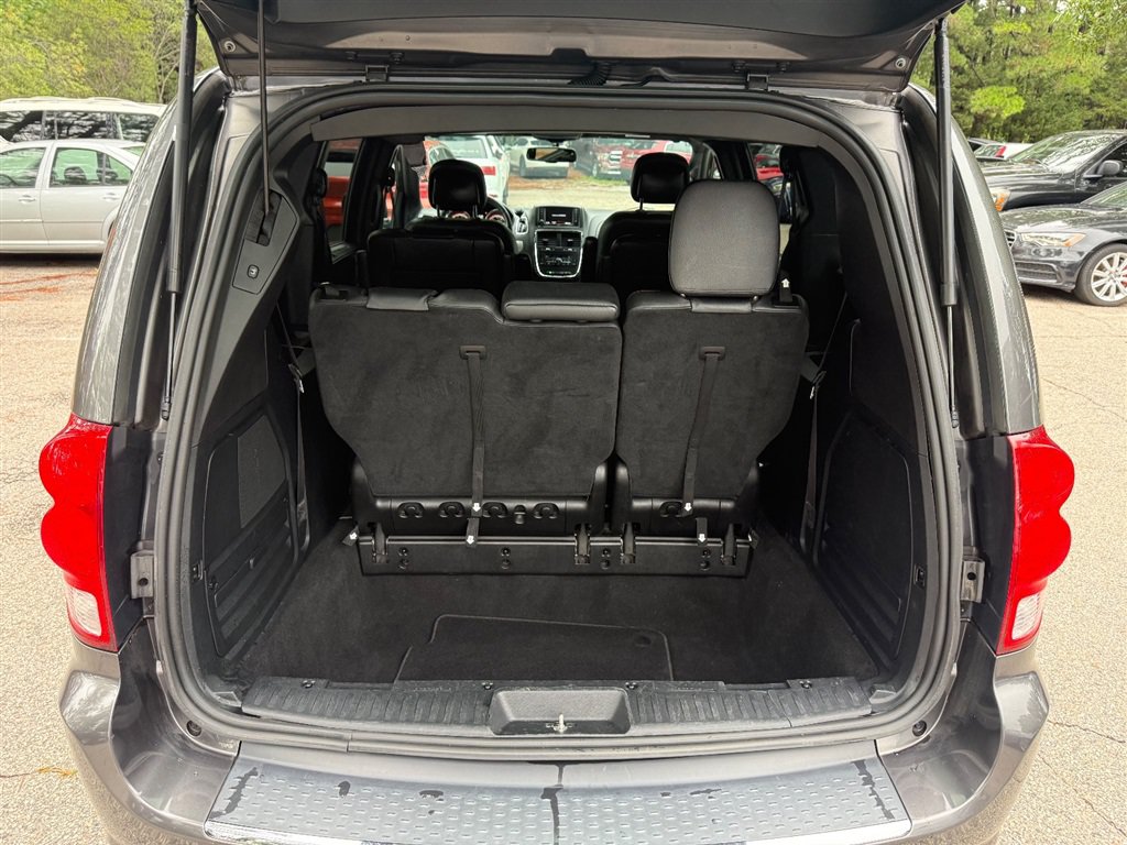 Used 2016 Dodge Grand Caravan R/T w/ Driver Convenience Group FWD image 24