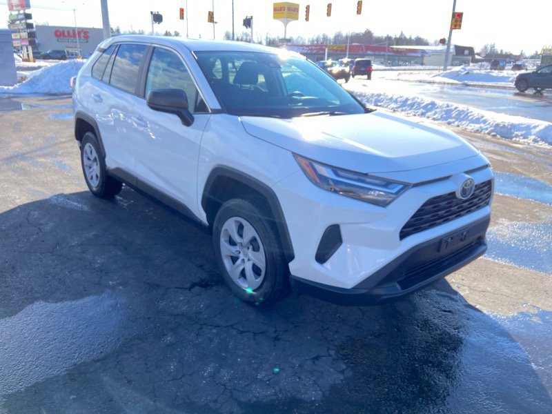 Used 2024 Toyota RAV4 LE image 3