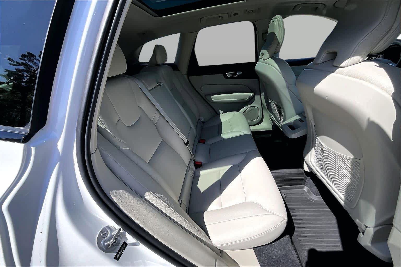 Certified 2024 Volvo XC60 B5 Core w/ Protection Package Premier AWD/4WD image 20