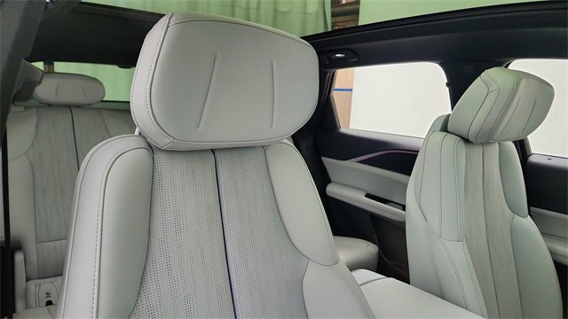 Used 2024 Cadillac Lyriq Luxury image 23