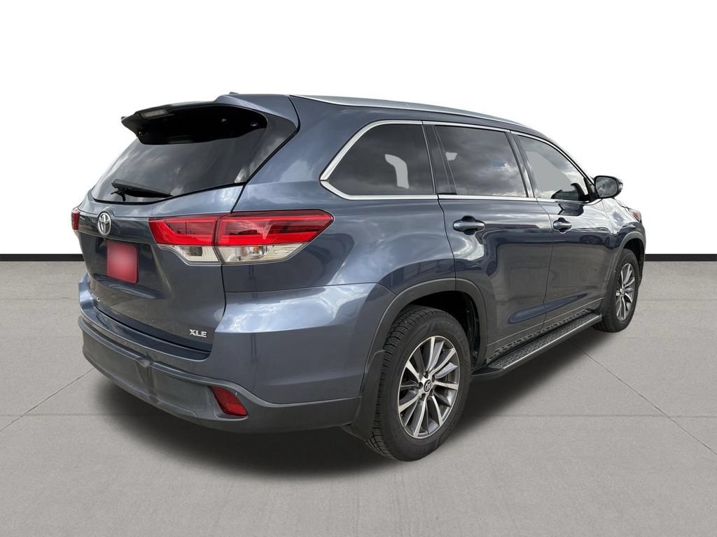 Used 2018 Toyota Highlander XLE FWD image 5