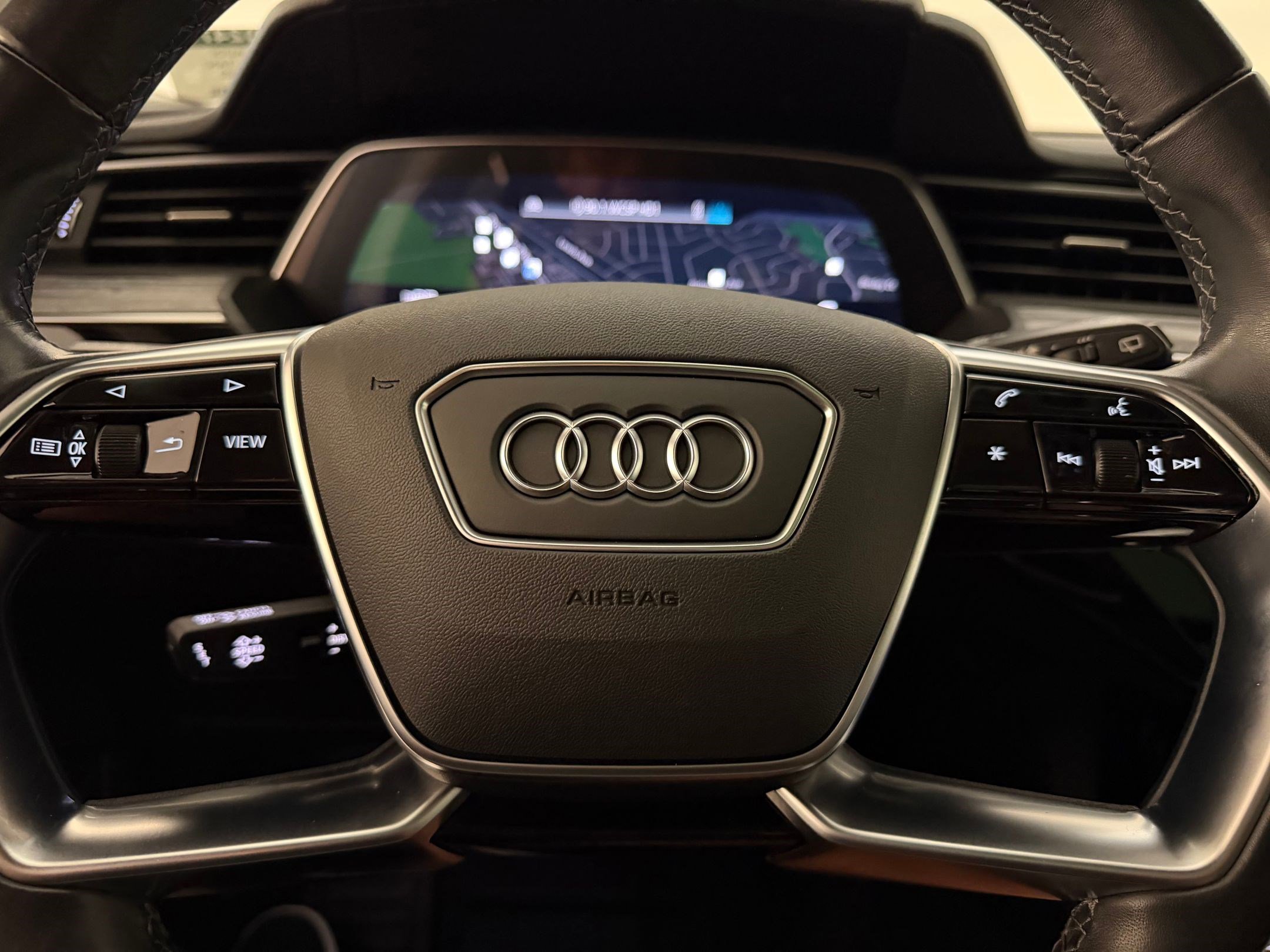 Used 2022 Audi e-tron Premium Plus w/ Premium Plus Package AWD/4WD image 16