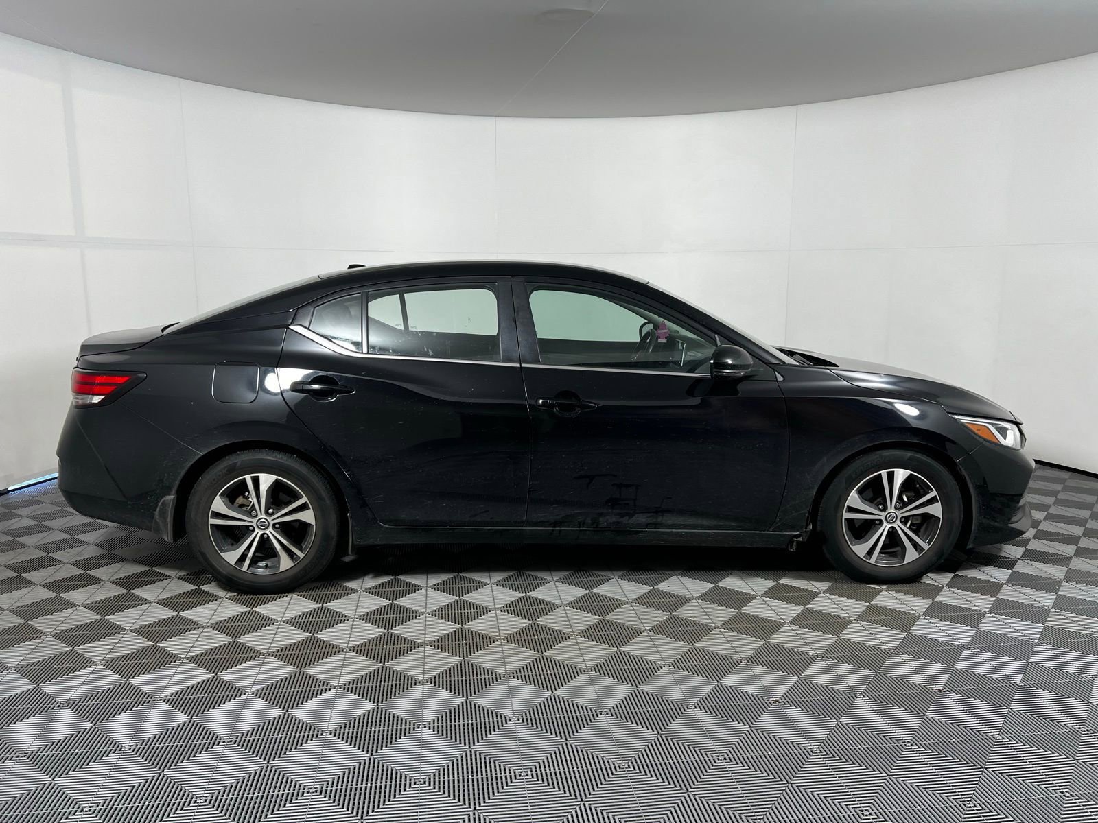 Used 2020 Nissan Sentra SV image 4