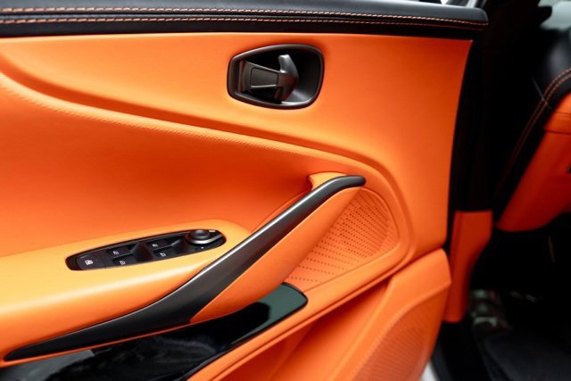 Used 2022 Aston Martin DBX image 33