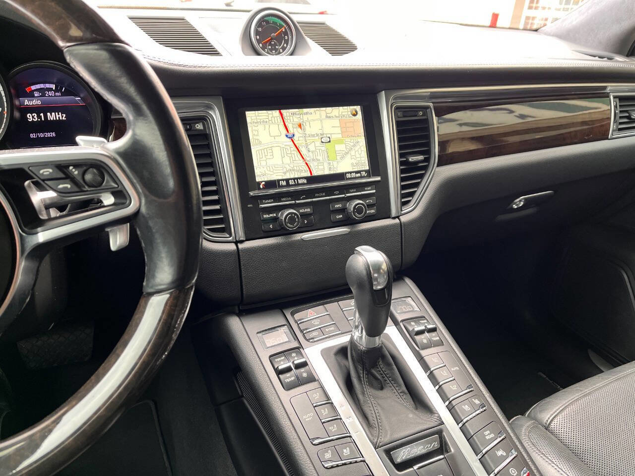 Used 2015 Porsche Macan Turbo image 12