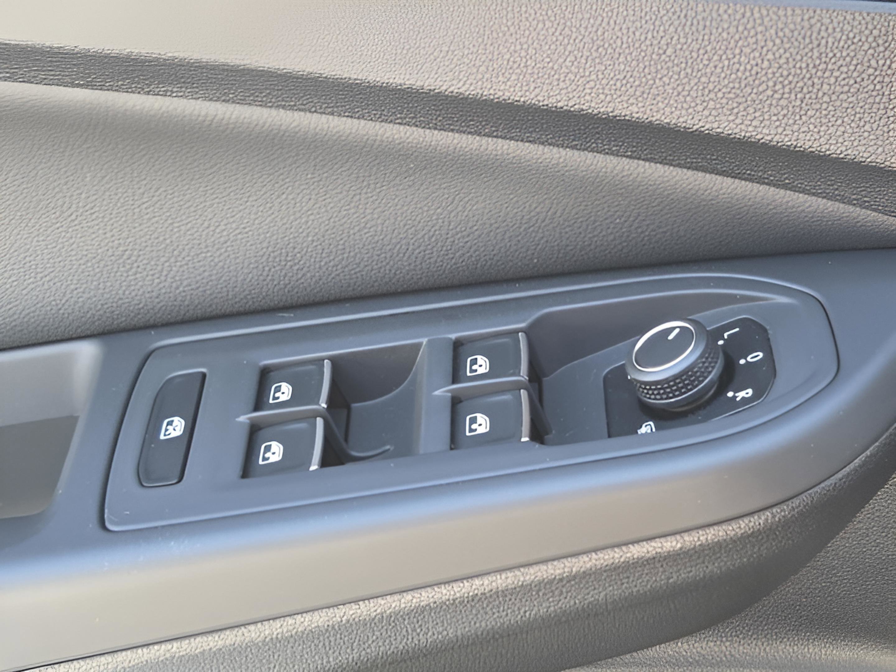 Used 2024 Volkswagen Golf R image 33