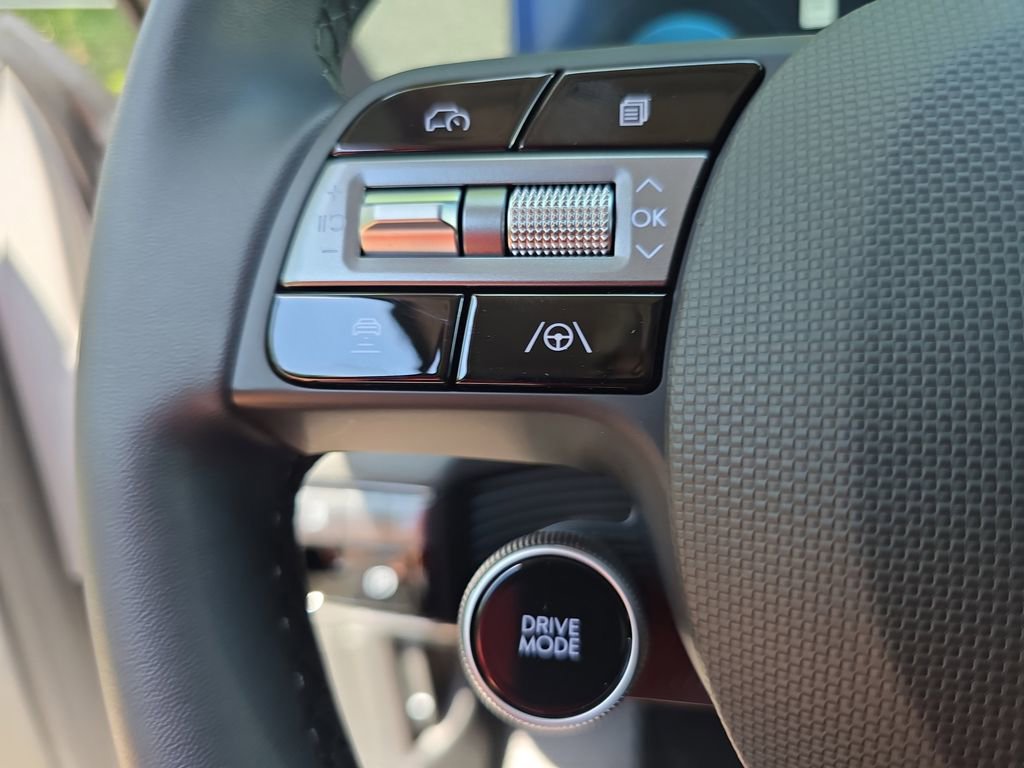 New 2025 Hyundai Ioniq 5 SE AWD/4WD image 17