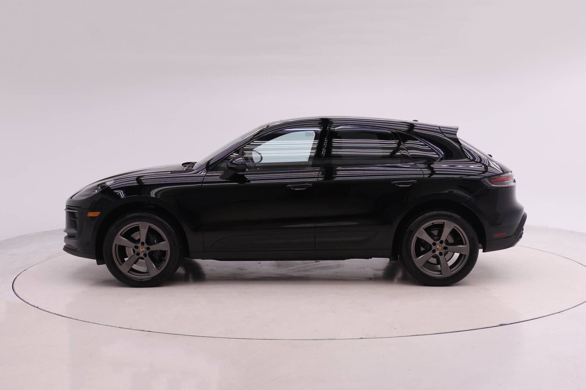 Used 2026 Porsche Macan AWD/4WD image 2
