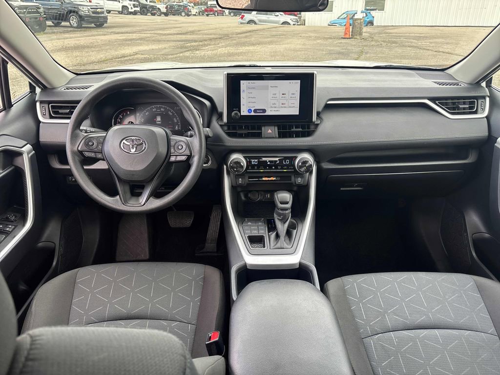 Used 2025 Toyota RAV4 XLE AWD/4WD image 21