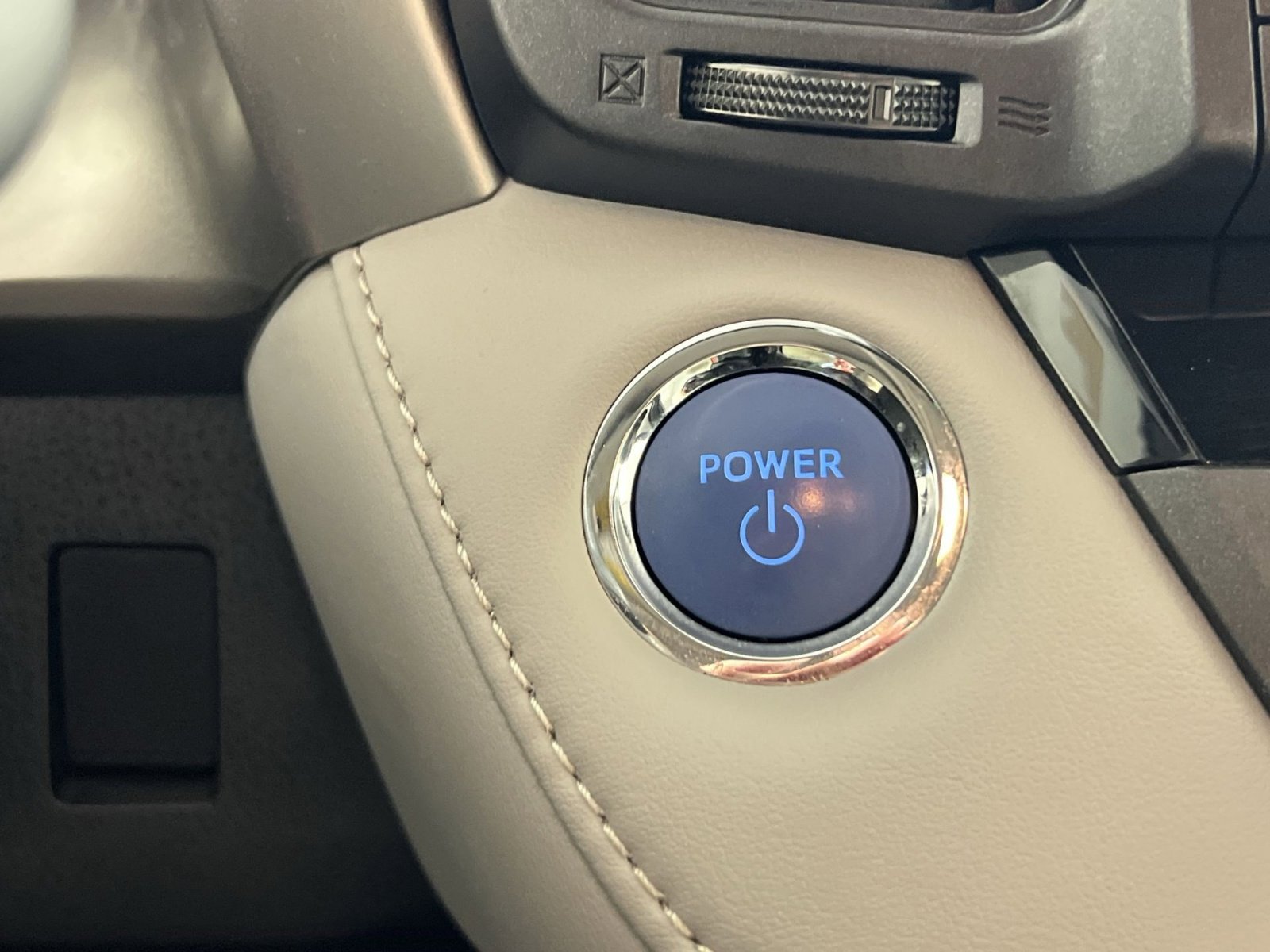 Used 2018 Toyota RAV4 Limited image 34