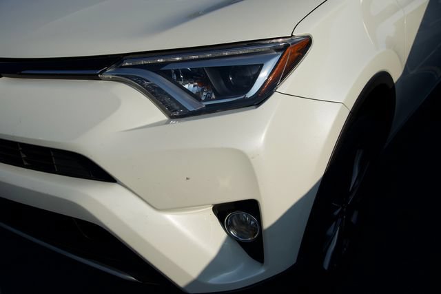 Used 2018 Toyota RAV4 Limited FWD image 12
