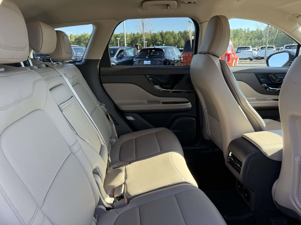 Used 2023 Lincoln Corsair Reserve w/ Towing Package image 16