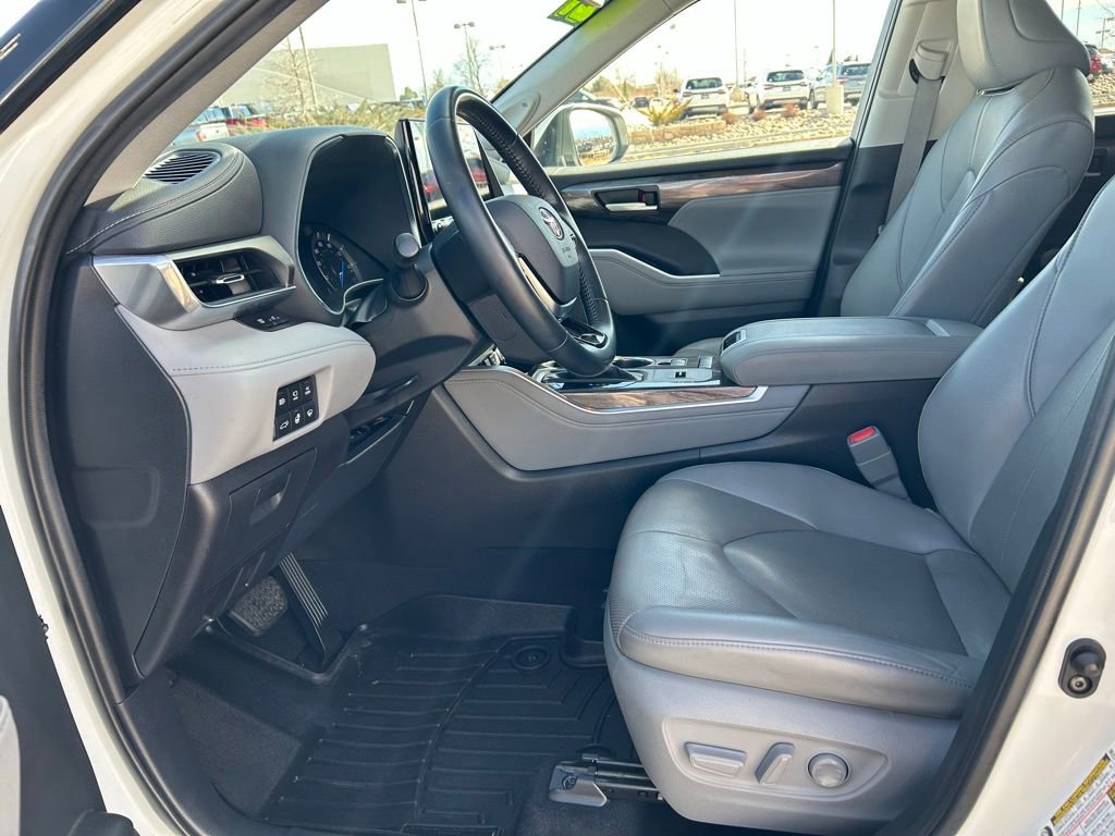 Used 2021 Toyota Highlander Limited image 23