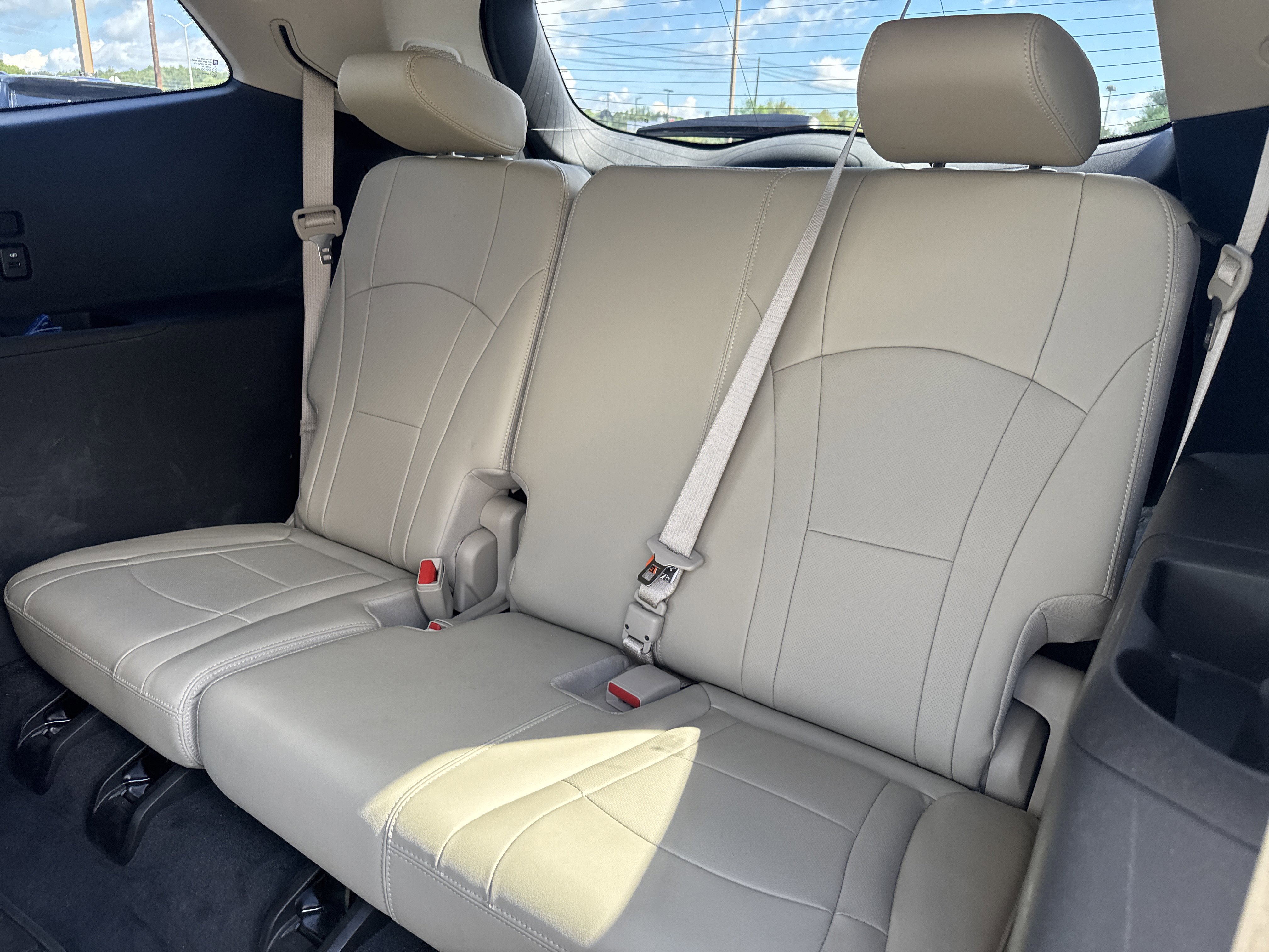 Used 2020 Buick Enclave Premium w/ Sun and Sites Package image 14