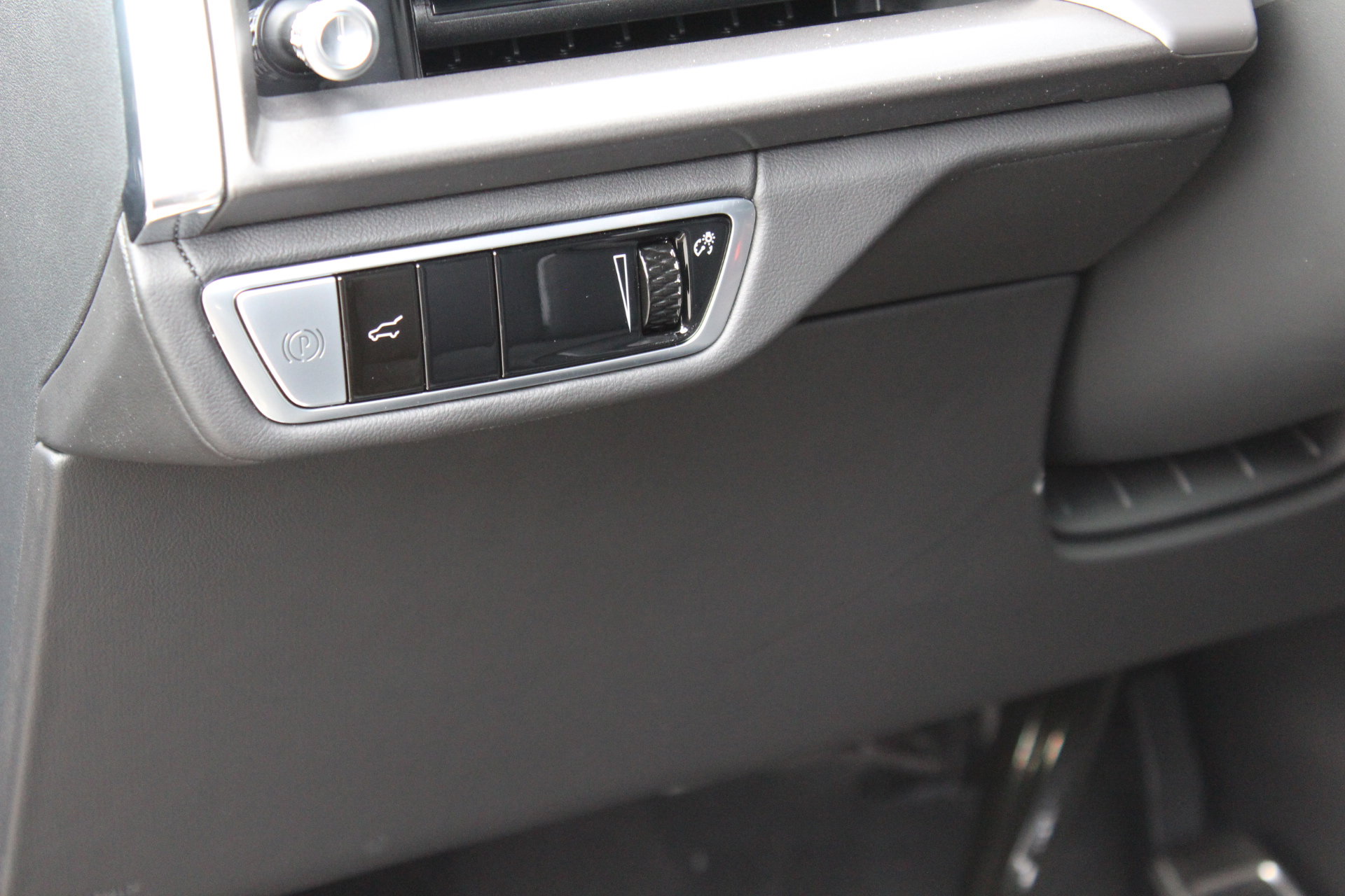 New 2026 Cadillac Vistiq Sport image 8