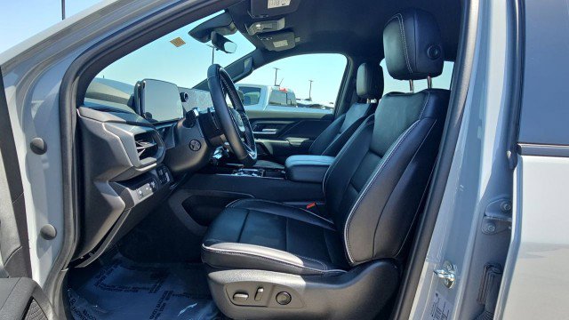 Used 2025 Chevrolet Silverado EV LT w/ LT Premium Package image 18