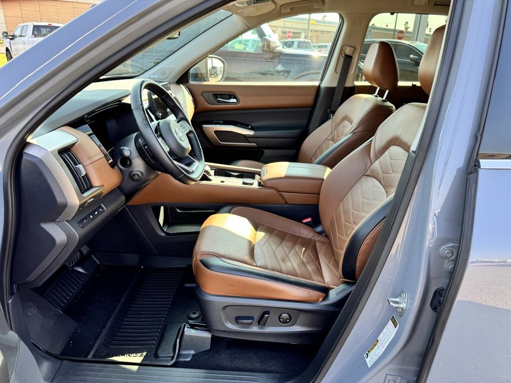 Used 2022 Nissan Pathfinder Platinum w/ Cargo Package image 14