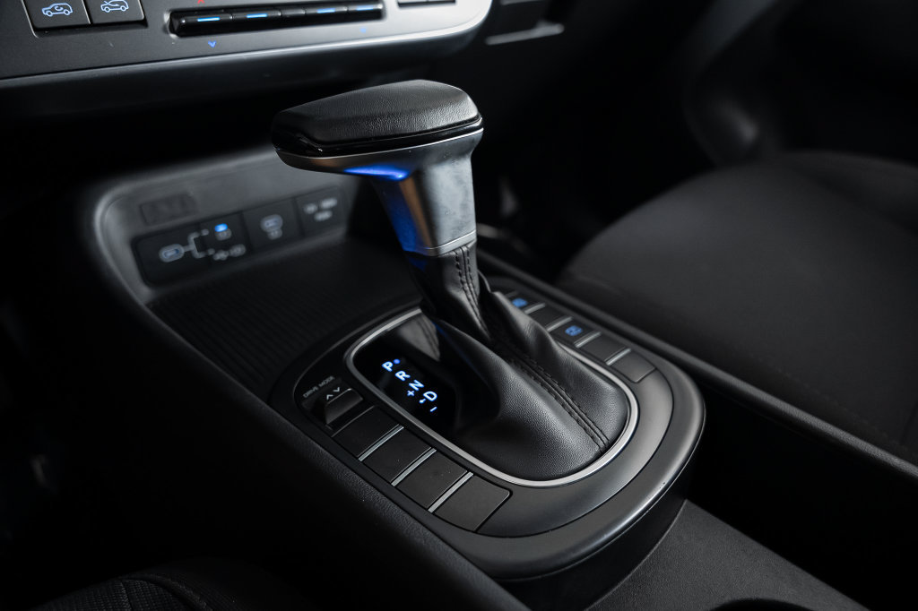 Certified 2025 Hyundai Kona SEL FWD image 33