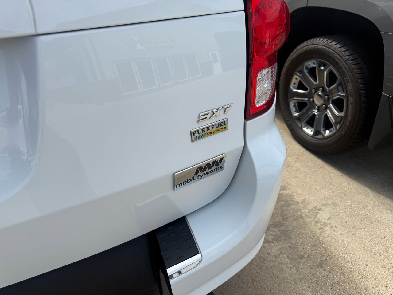 Used 2019 Dodge Grand Caravan SXT image 29