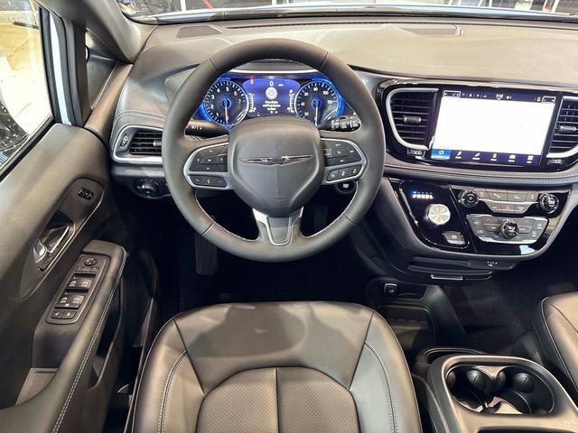 New 2026 Chrysler Pacifica Select image 16