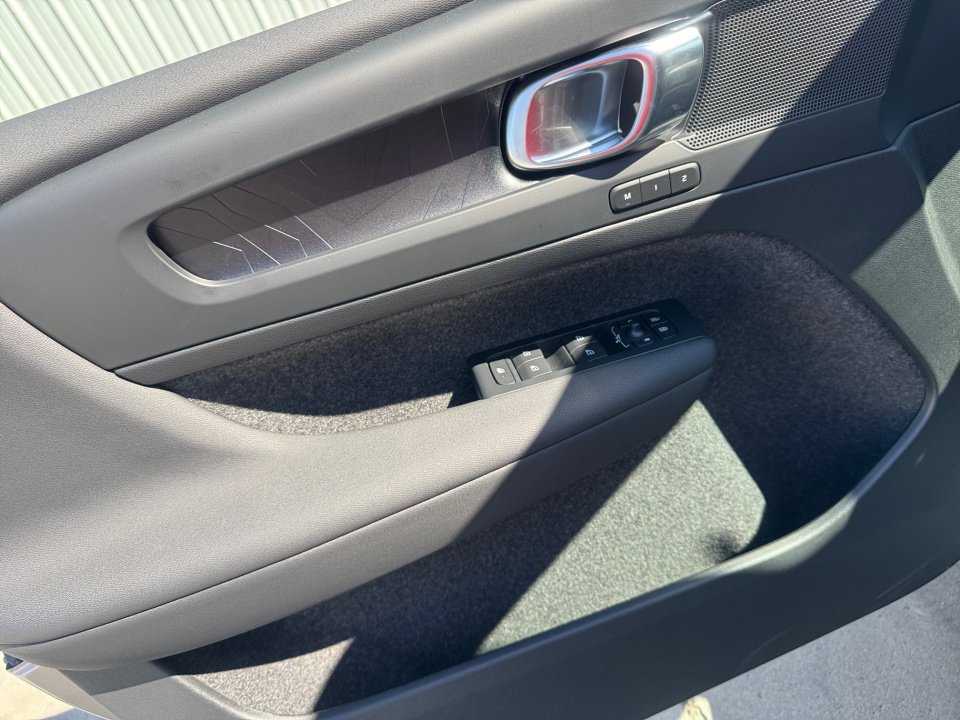 New 2024 Volvo XC40 Recharge Core w/ Protection Package Premier image 26