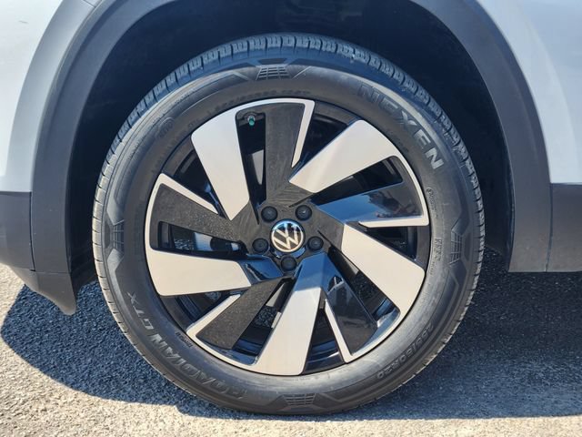 Used 2024 Volkswagen Atlas Cross Sport SEL AWD/4WD image 8