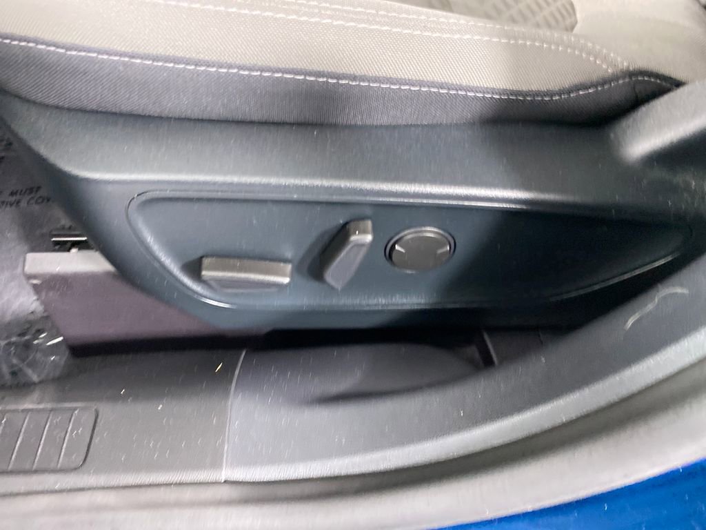 Used 2020 Ford Escape SE image 9