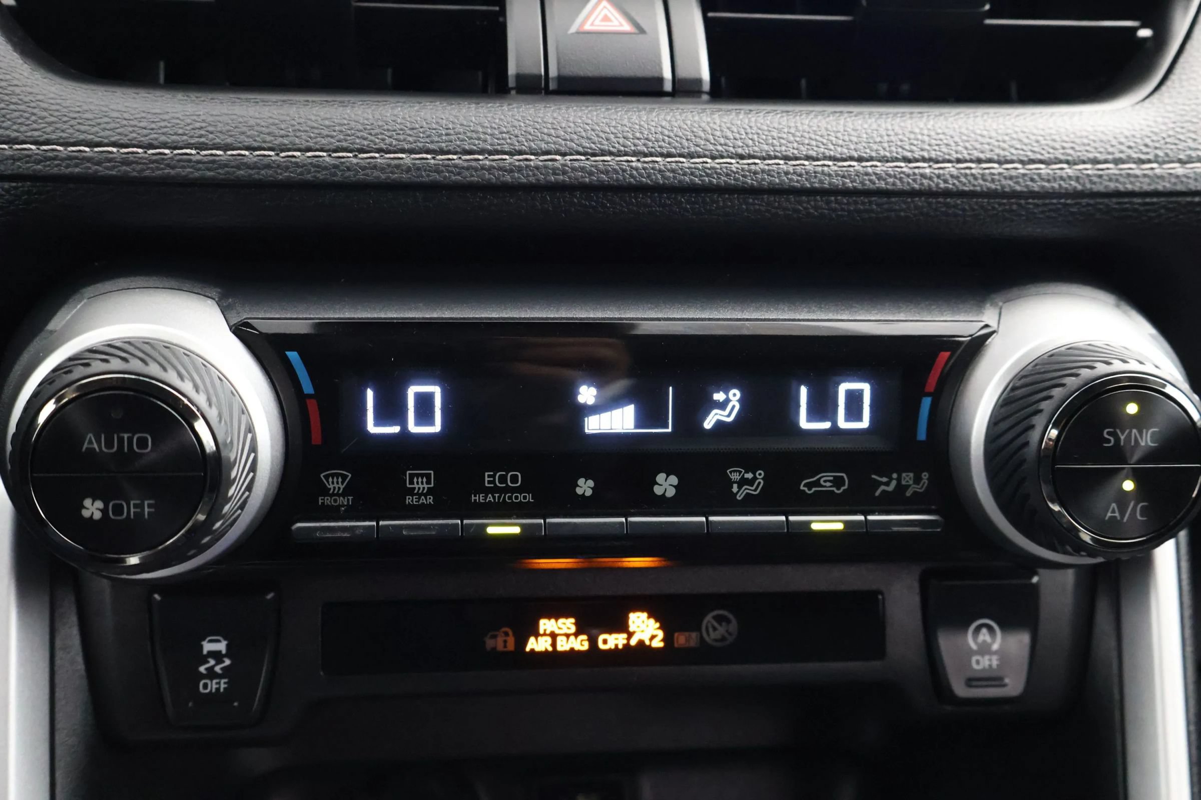 Used 2025 Toyota RAV4 XLE FWD image 30
