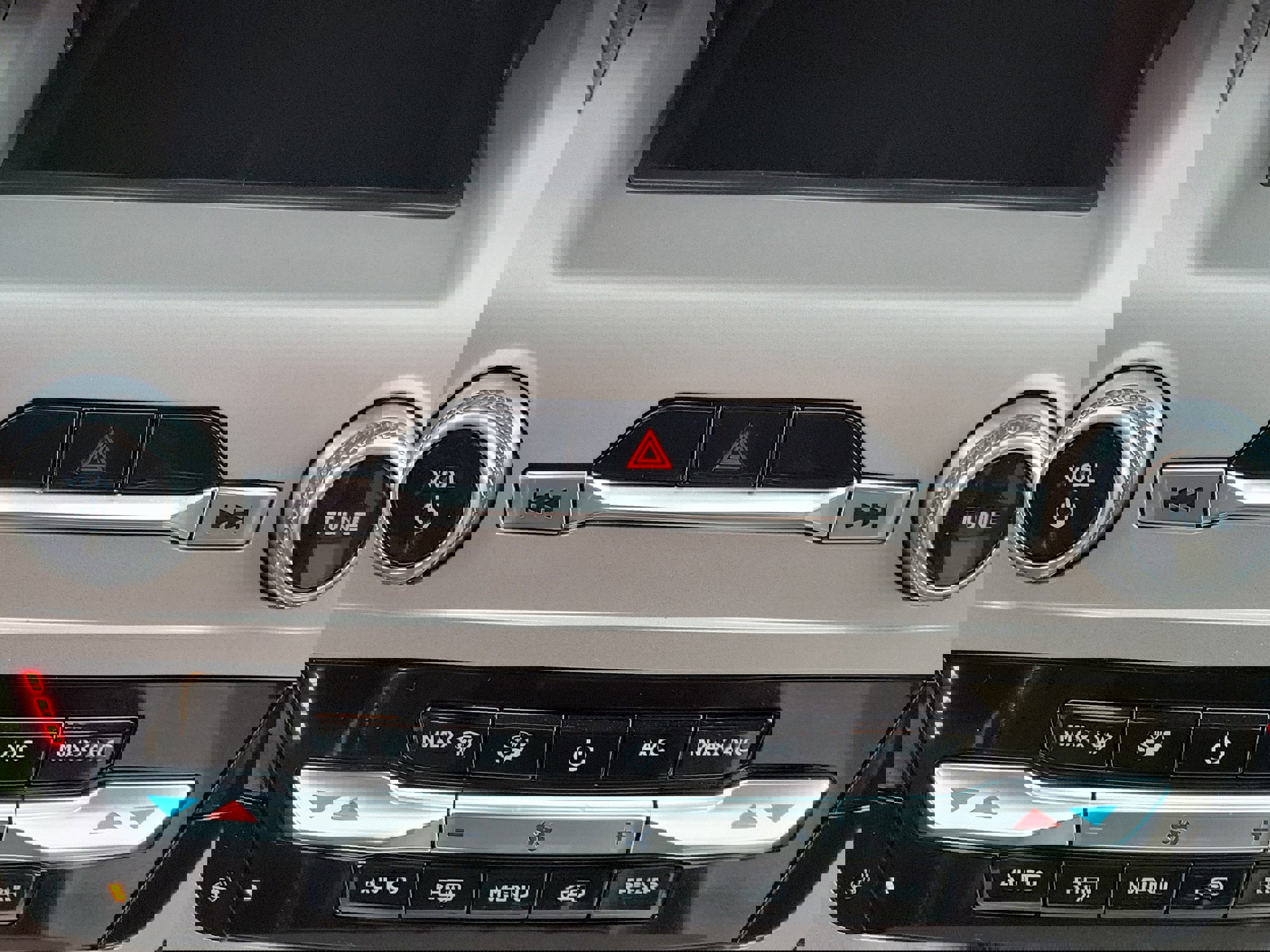 Used 2023 Ford Explorer XLT w/ Equipment Group 202A image 30