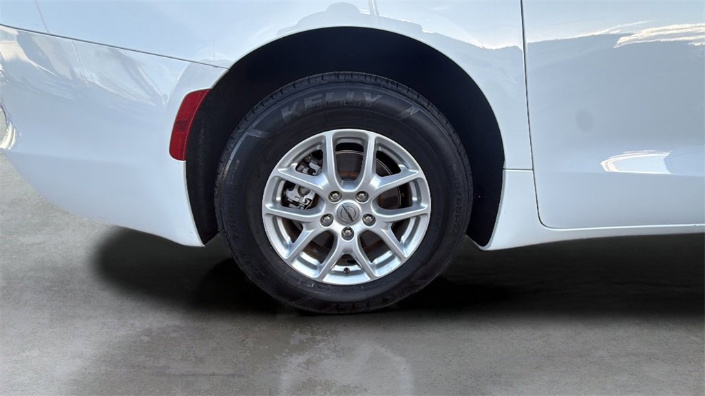 Used 2022 Chrysler Voyager LX image 57