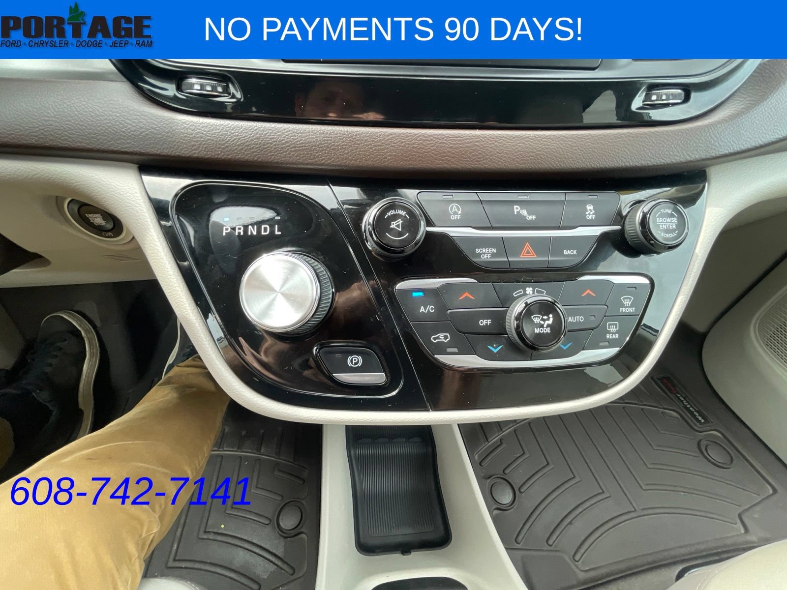 Used 2017 Chrysler Pacifica Touring-L FWD image 25