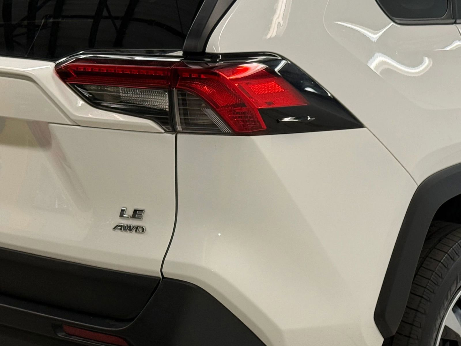 Used 2019 Toyota RAV4 LE w/ Carpet Mat Package AWD/4WD image 10