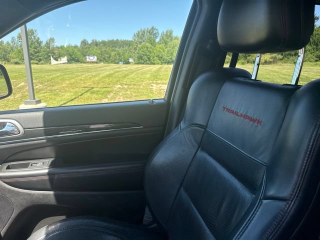 Used 2018 Jeep Grand Cherokee Trailhawk w/ Trailhawk Luxury Group AWD/4WD image 23