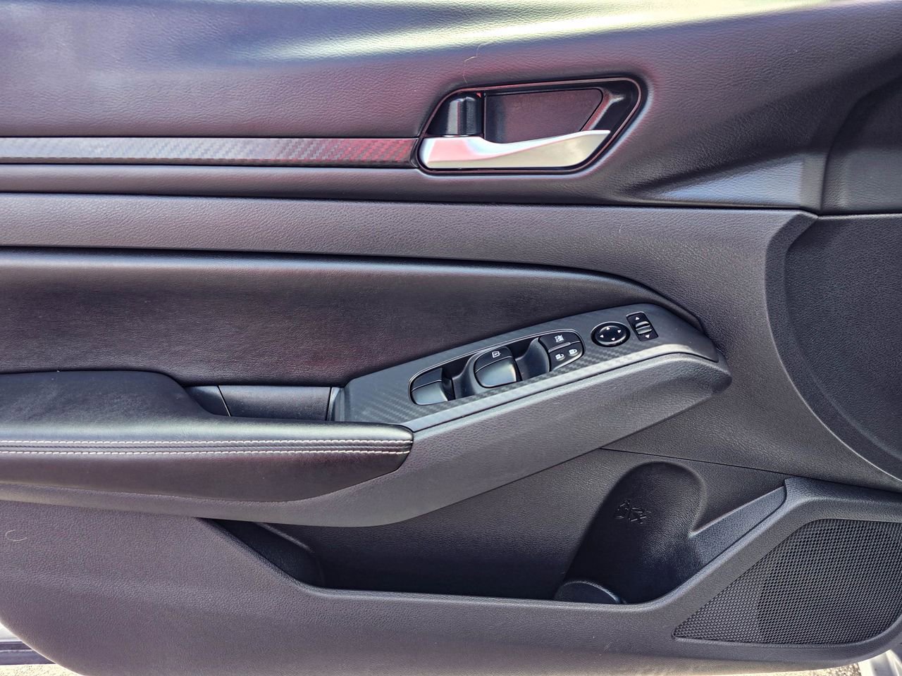 Used 2025 Nissan Altima 2.5 SV image 10